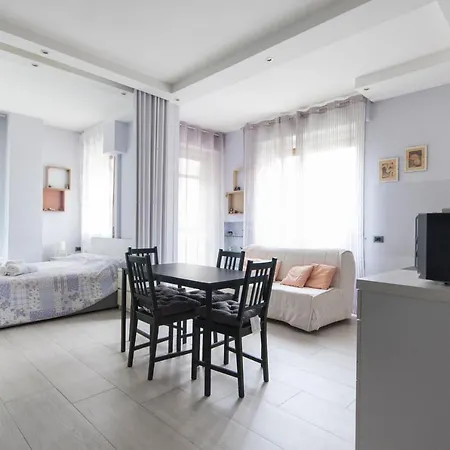Gorgeous And Peaceful Near Metro Stop Apartment Mailand