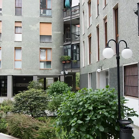 Gorgeous And Peaceful Near Metro Stop Apartment *