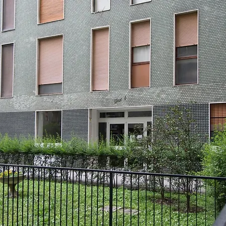 Gorgeous And Peaceful Near Metro Stop Apartment Mailand